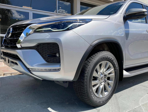 Imagen 16 de 17 de Toyota Sw4 2.8 Tdi 6 A/t 7 Asientos Srx 4x4 0km My2023