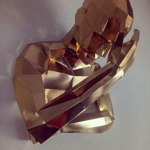 Modelo De Homem Que Chora Em Papercraft