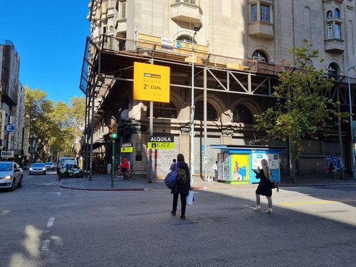 Imagen 4 de 25 de Local -esquina En 18 De Julio Esquina Andes , 450 M2, 45 Mts De Frente !!