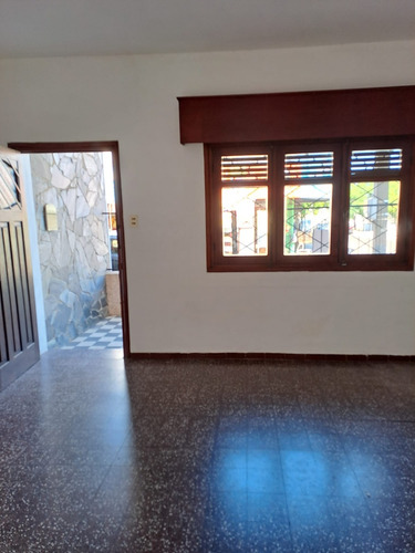 Jm Se Alquila Casa Céntrica