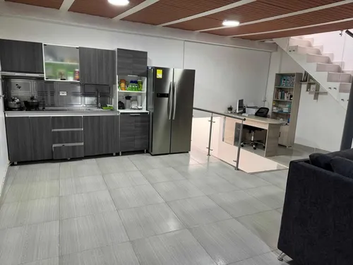 Casa Amplia En Aranjuez - 200m2, Garaje, Excelente Ubicación