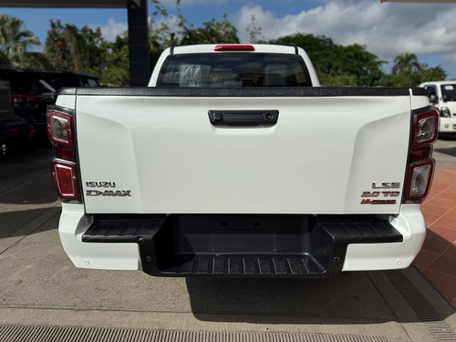 Isuzu D,max 2024 Casi En Los Plásticos La Nueva Del Planeta