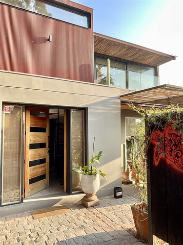 Casa En Venta De 4 Dorm. En Las Condes