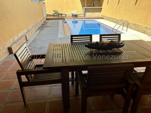 Casa En Venta En Macaracuay Caracas Calle Cerrada Piscina Parrillera Jacuzzi