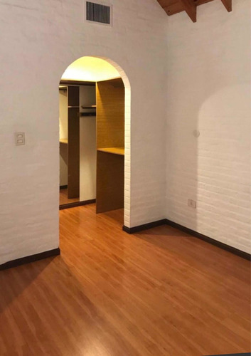 Imagen 9 de 16 de Venta De Casa En Campos De Echeverria- Canning