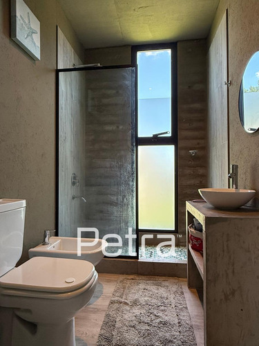 Casa En Venta De Hormigón Visto En Costa Esmeralda