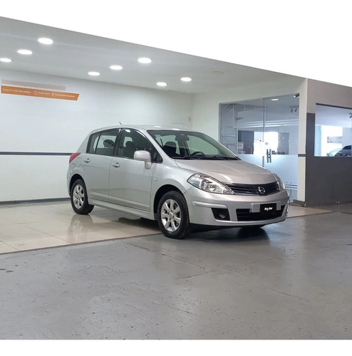 Nissan Tiida 1.8 Visia