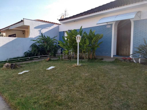 Imagem 2 de 6 de Venda De Casas / Padrão Na Cidade De Araraquara 9692