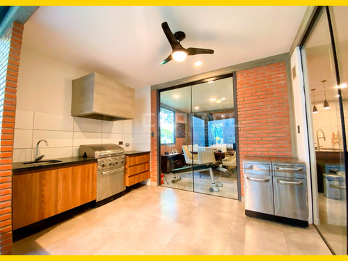 Moderna Casa En Venta En El Urubo Condominio Mirage