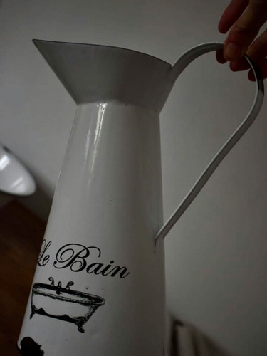 Imagen 2 de 4 de Jarra Enlozada Blanca Le Bain Pura Home