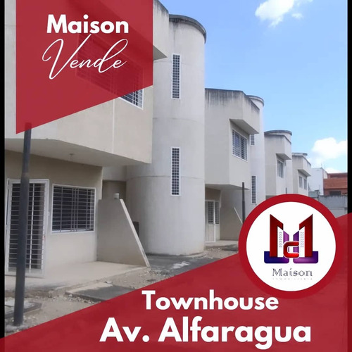 Townhouse En Avenida Alfaragua, Santa Rita