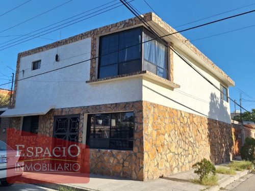 Casa En Venta En Villa Napoles