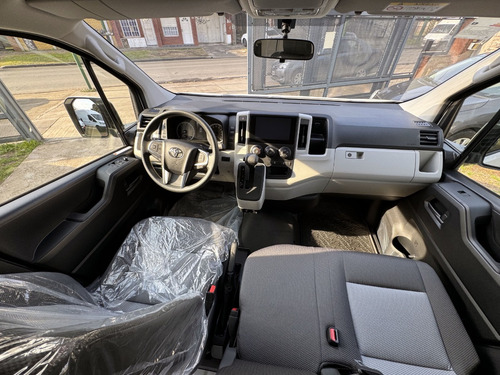 Toyota Hiace 2.8 Tdi Furgón 6at L1h1 3a 4p
