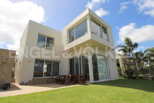 Divina Casa En Lagos De Carrasco En Venta Y Alquiler