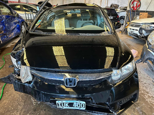 Imagen 2 de 18 de Honda Civic Lxs 4p Chocado Parte Trasera Y Poco Delantera