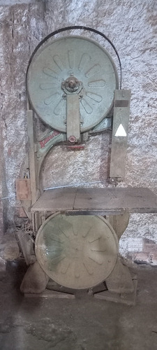 Fábrica De Móveis Desativada