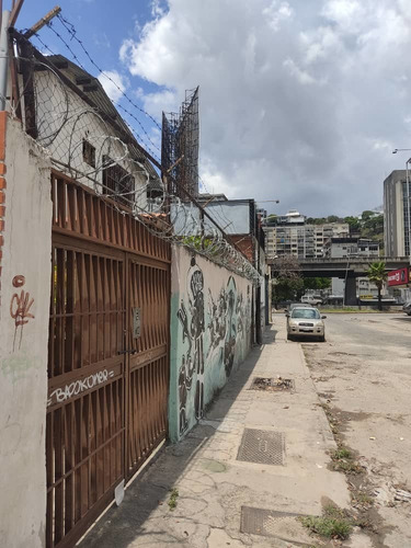 Imagen 2 de 9 de Casa En Bello Monte Con Gran Potencial De Desarrollo / Wr