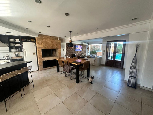 Venta Casa 4 Amb Cochera, Parque Y Piscina Quilmes