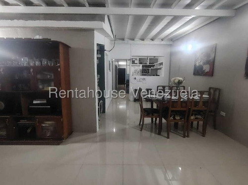 Beliz Vende... Hermosa Y Acogedora Casa En Un Urbanismo En Cabudare...listo Para Ser Tu Hogar Ideal. Flex 25-19801