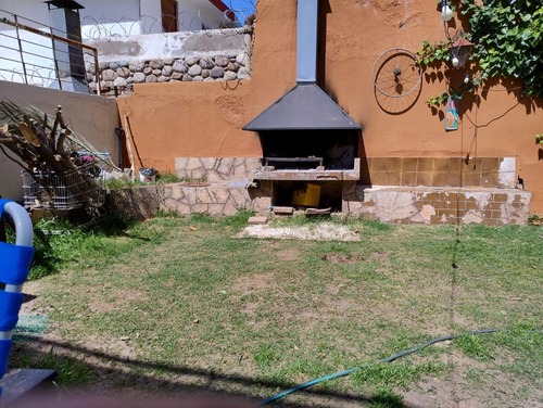 Amplia Casa 4 Dormitorios, En Godoy Cruz!