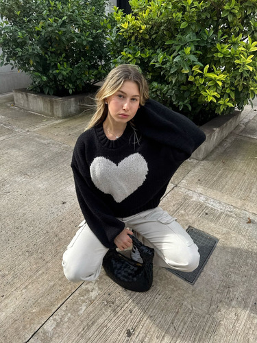 Sweater Corazón Negro Para Mujer - Estilo Y Comodidad