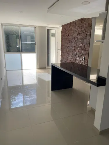 Venta Aparta-estudio. Sur De Cali. Barrio Pance, 66 Mtrs. Tercer Piso Con Ascensor. Parqueadero Propio