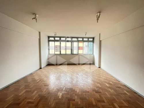 Vende-se Excelente Sala Comercial, Ampla, Com 47m², Banheiro, Piso Parquet Com Sinteko, Ensolarada.