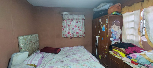 Vendo Casa En El Barrio Santa María, A Una Cuadra De La Ruta Sexta: 1 Habitación Y 2 Baños.