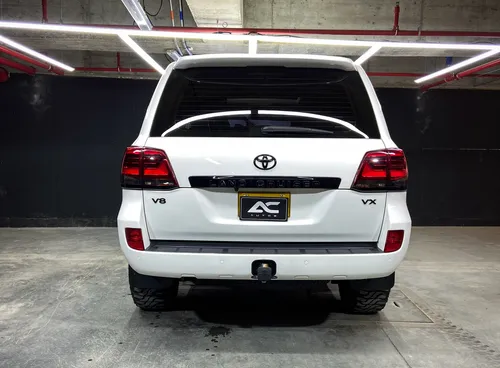 Toyota Land Cruiser V8 VX LC200 IMPERIAL 4X4 4.7 AT