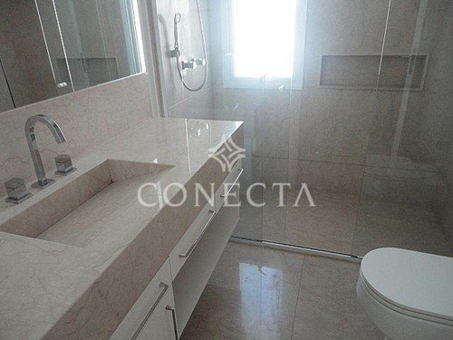 Imagem 21 de 27 de Tamboré 03 | Casa Alto Padrão | Venda | Fino Acabamento | Imenso Quintal Gramado - Cnc1282
