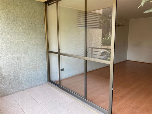 Departamento En Venta De 2 Dorm. Y 2 Baños En Ñuñoa, Estac