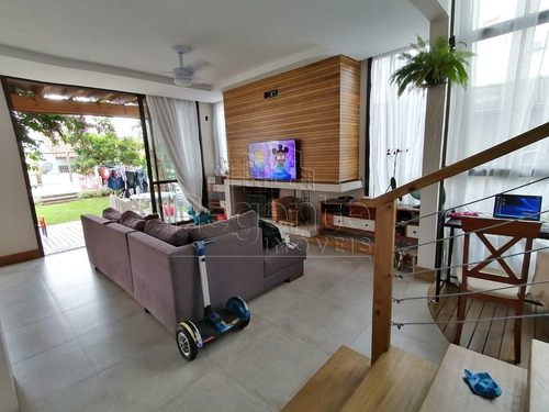 Imagem 2 de 15 de Casa A Venda Com 3 Quartos No Bairro Coqueiros Em Florianopolis. - V-81582