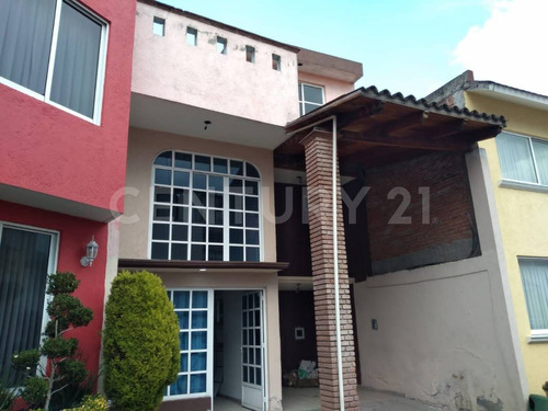 Casa En Venta En La Colonia Ampliación Lázaro Cárdenas En Toluca