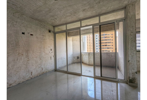 Sky Group Atenea Vende En Obra Blanca Mercado Primario, Ubicado En Unas De Las Mejores Zonas De Valencia, La Urbanización La Trigaleña, Res. Roraima Ap1108