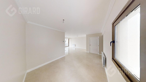 Venta De 3 Amb A Estrenar. Amplio Living Comedor. Zona Paseo Aldrey. Con Patio