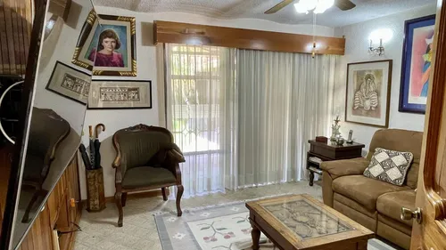 Casa De Una Planta En Renta En Álamos Primera Sección, En Condominio