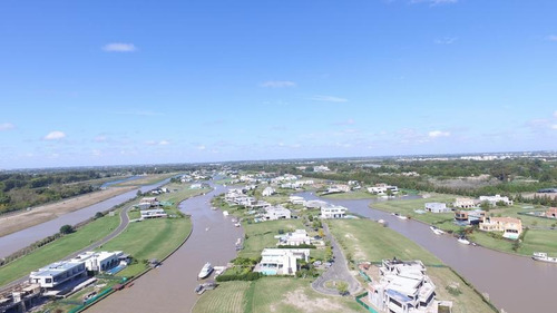 Lencke Vende - Muy Buen Lote En Albanueva, Excelentes Vistas, Ubicado Sobre El Canal Central