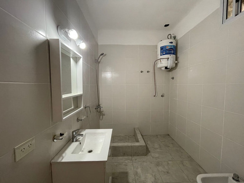 Casa Con Dos Departamentos En Venta - Barrio El Hospital - Luján