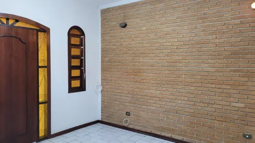 Vendo Casa Térrea Na Vila Das Graças Taubaté, Ótima Localização, 2 Quartos E 2 Vagas De Garagem Coberta, A 10 Minutos Do Centro A Pé.
