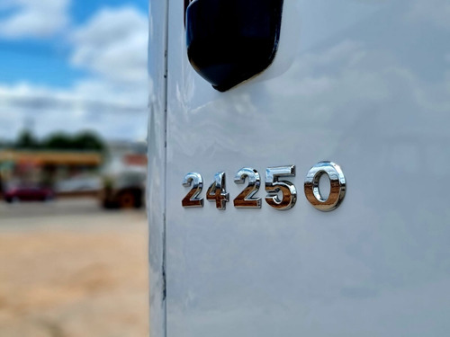 Imagem 10 de 25 de Vw 24250 Constellation Baú Ñ É Mb Atego 2426 2425 3030