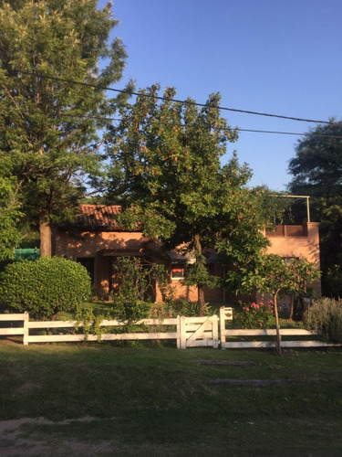 Casa En Venta De 2 Dormitorios C/ Cochera En Villa Allende