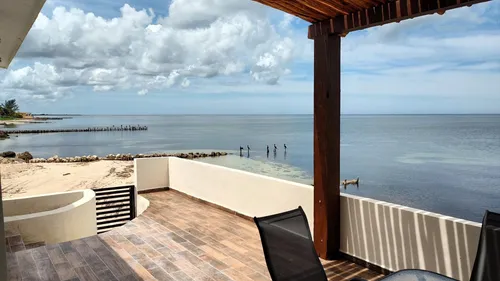 Casa En Venta Merida, Playa Chabihau De 1 Planta Frente Al Mar, Entrega Inmediata.