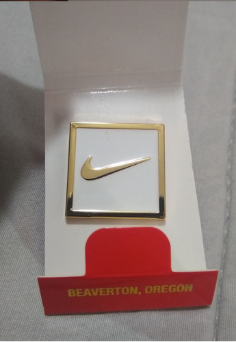 Pin Marca Nike Tenis Dorado De Colección