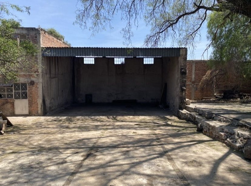 Propiedad Con 710 M2 Terreno, 327 M2 Construcción, Col Sta Catarina, Queretaro