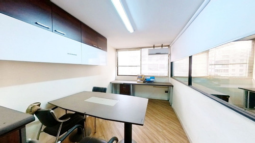 Imagen 8 de 24 de Se Vende Amplia Oficina De 4 Privados