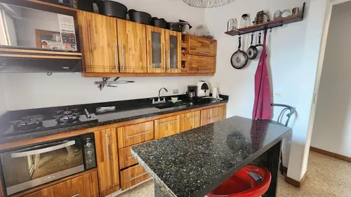 Apartamento En Venta En Conquistadores. Cod V12070