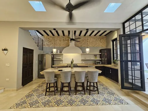 ¡a Un Paso De Paseo De Montejo! Casa Remodelada En Venta En El Centro De Mérida