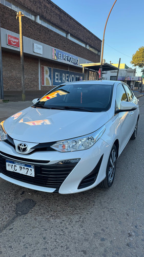 Toyota Yaris Sedán 1.5 Xs Mt Sedan