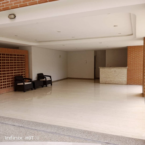 En Venta Lujoso Ph Urb. La Tahona De 420m2 / 4h / 7b / 4p / 1 M