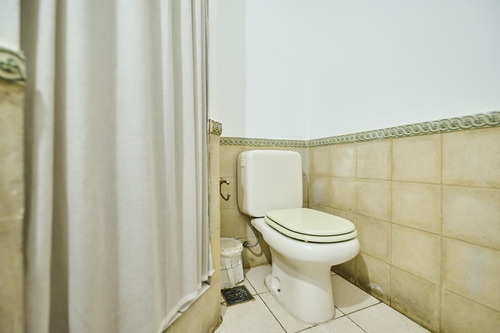 Venta - Casa 7 Amb. En Camino Real Con Jardín, Pileta Y Quincho Cerrado